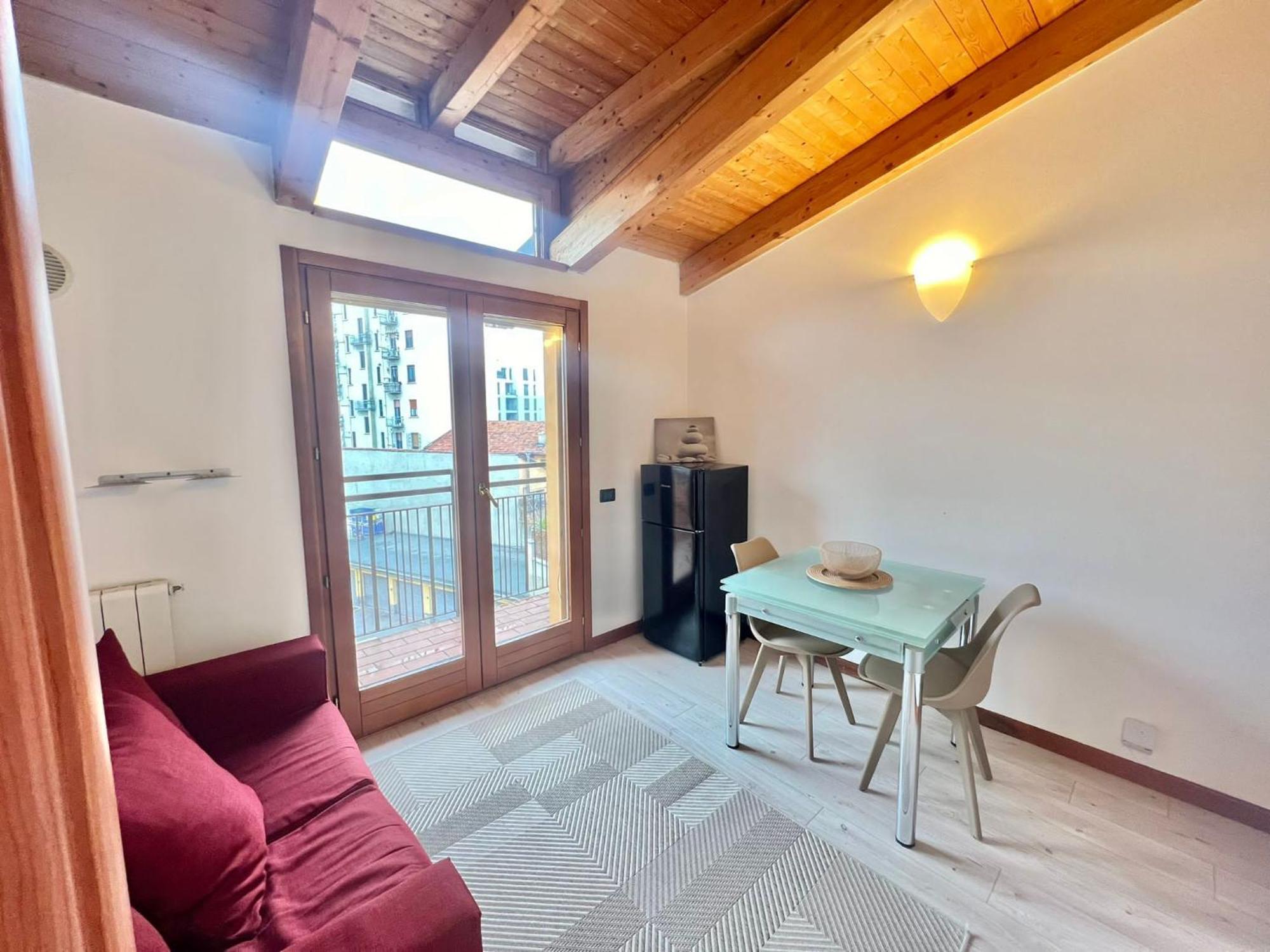 Moderno Con Design Caldo E Accogliente, Con Parcheggio Gratuito E Balcone Privato, Vicino A Fiere, Eventi E Concerti Milano