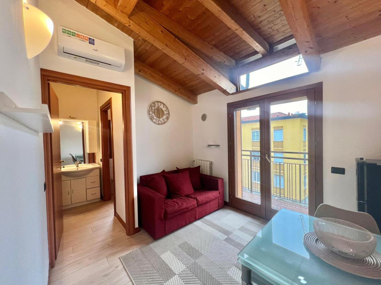 Moderno Con Design Caldo E Accogliente, Con Parcheggio Gratuito E Balcone Privato, Vicino A Fiere, Eventi E Concerti Appartamento *