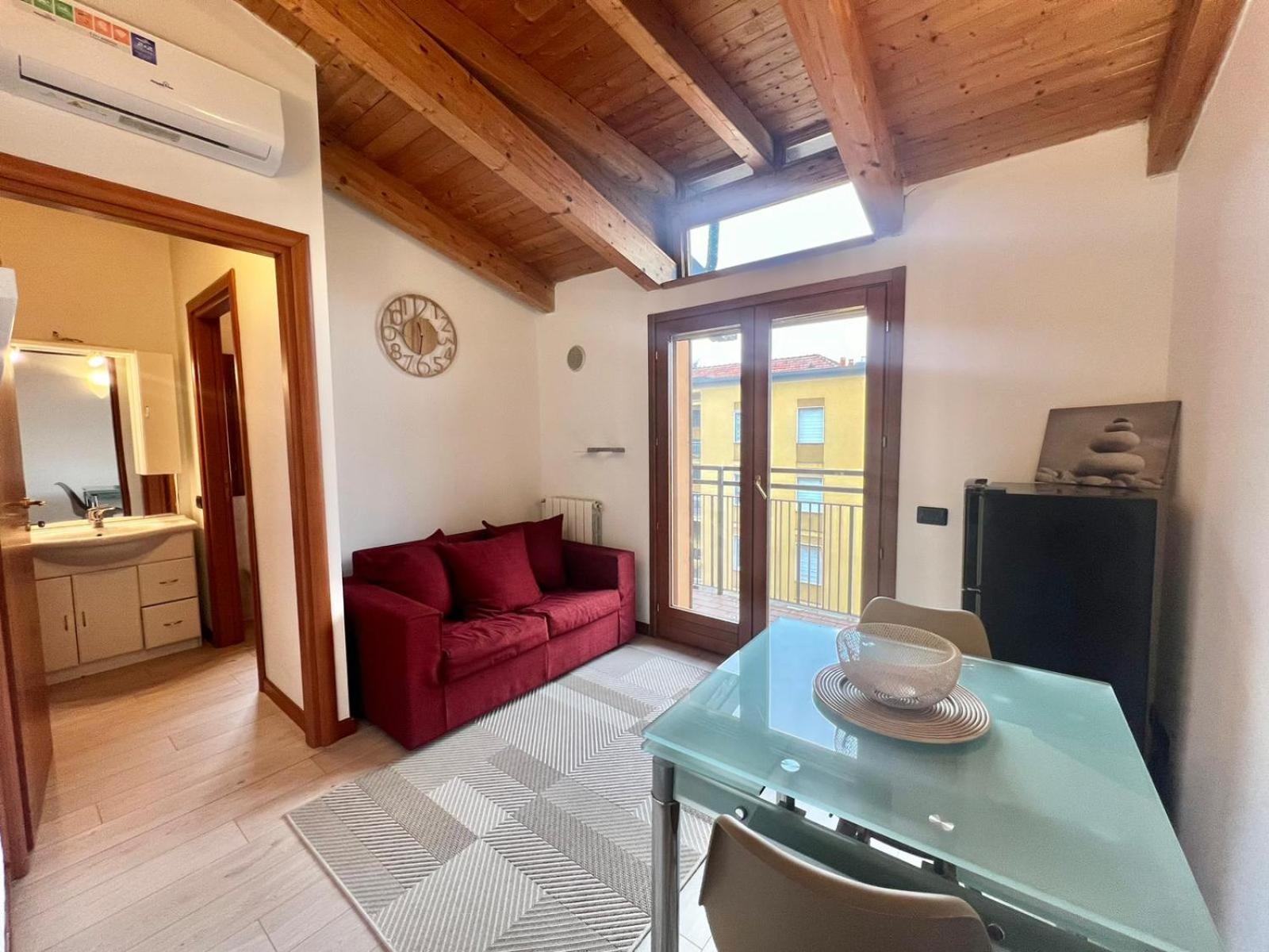 Appartamento Moderno Con Design Caldo E Accogliente, Con Parcheggio Gratuito E Balcone Privato, Vicino A Fiere, Eventi E Concerti *