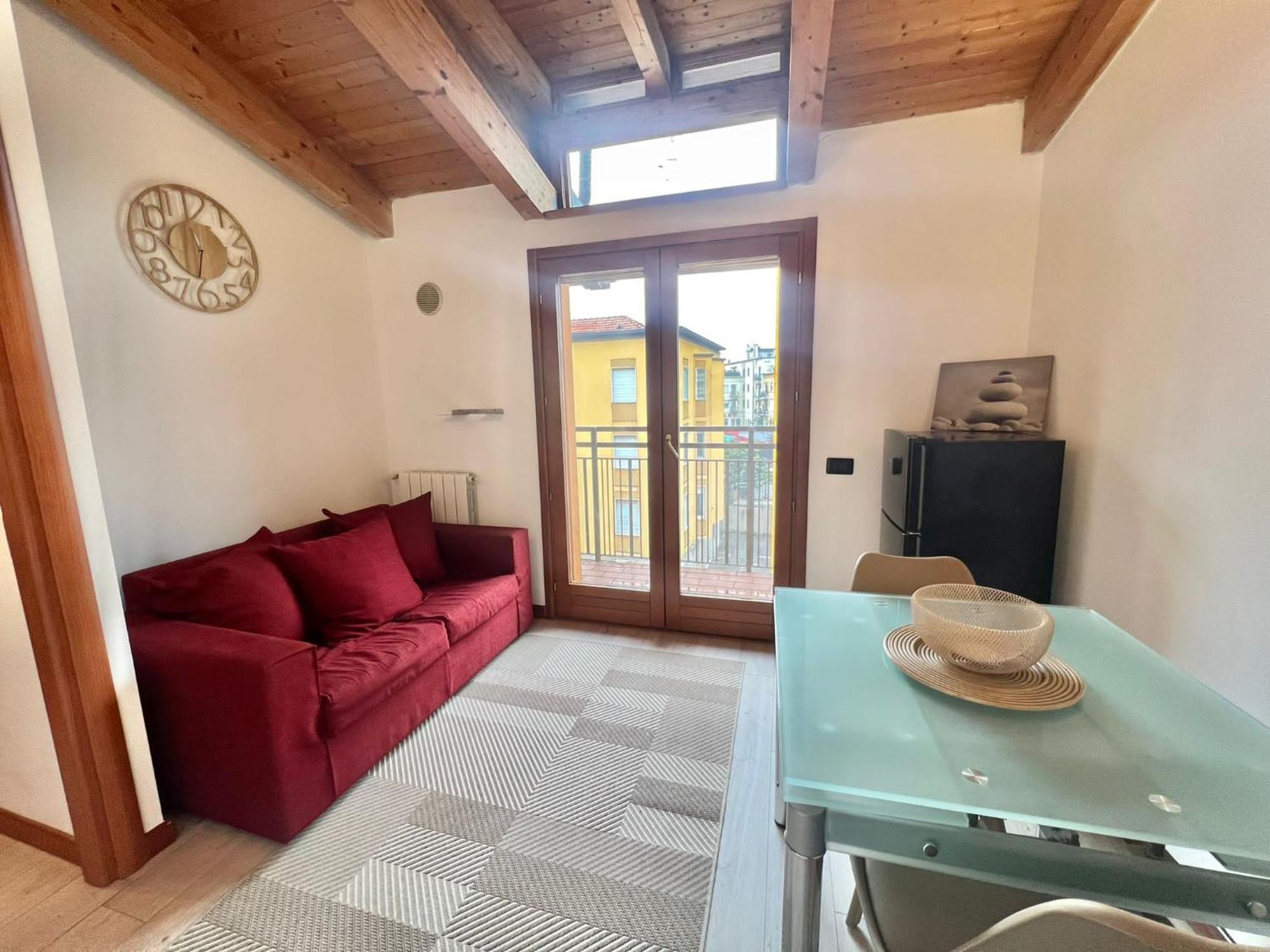 Appartamento Moderno Con Design Caldo E Accogliente, Con Parcheggio Gratuito E Balcone Privato, Vicino A Fiere, Eventi E Concerti *