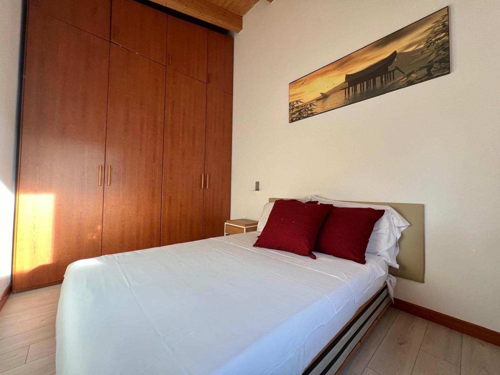 Appartamento Moderno Con Design Caldo E Accogliente, Con Parcheggio Gratuito E Balcone Privato, Vicino A Fiere, Eventi E Concerti *