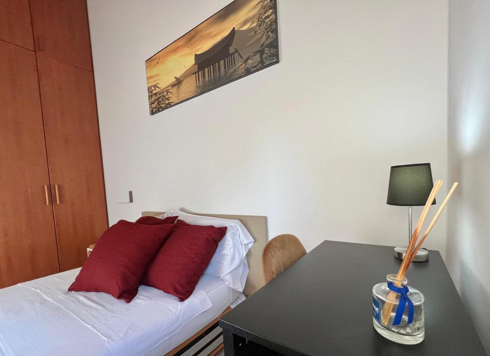 Appartamento Moderno Con Design Caldo E Accogliente, Con Parcheggio Gratuito E Balcone Privato, Vicino A Fiere, Eventi E Concerti Milano