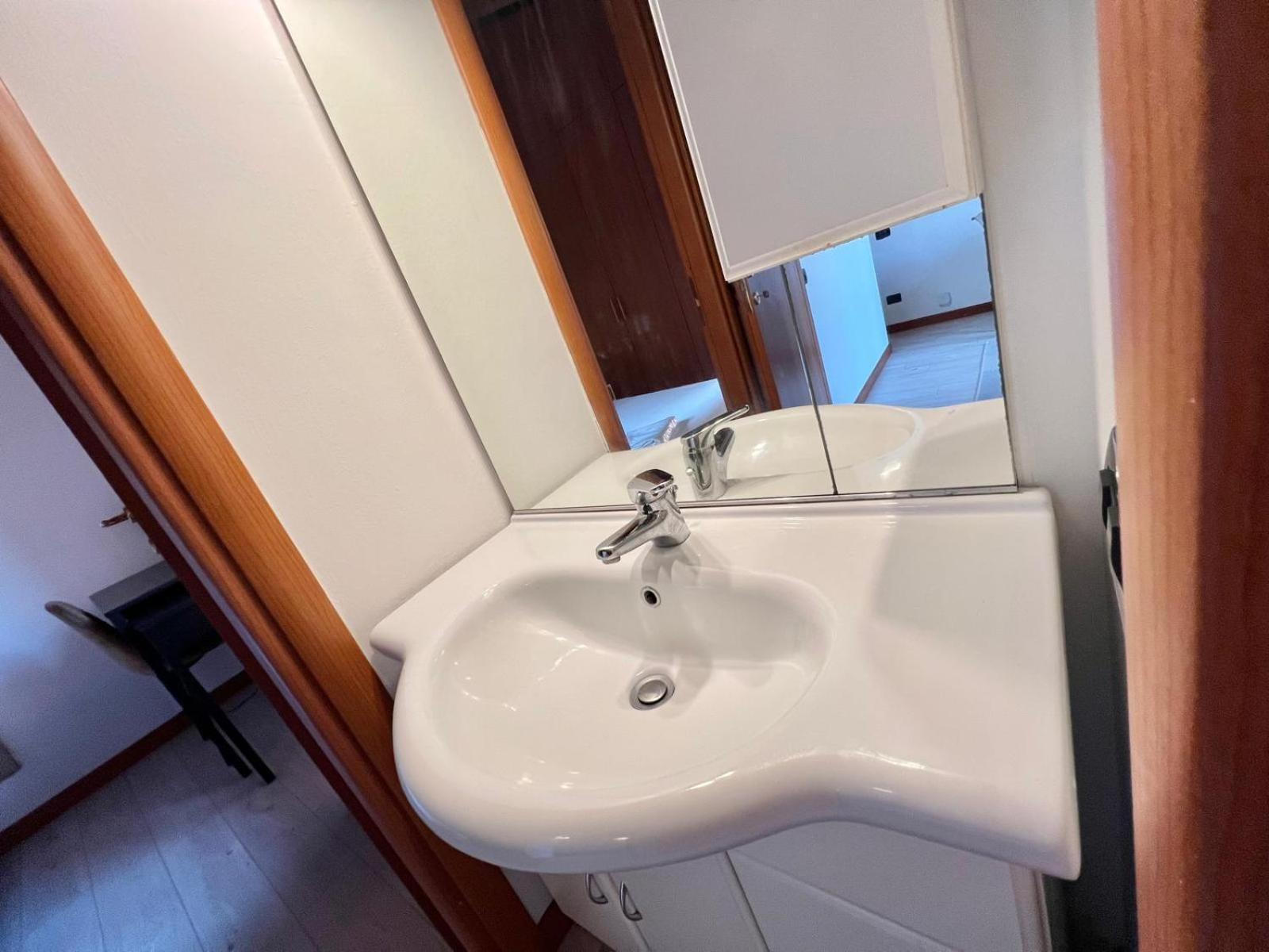 Moderno Con Design Caldo E Accogliente, Con Parcheggio Gratuito E Balcone Privato, Vicino A Fiere, Eventi E Concerti Appartamento *