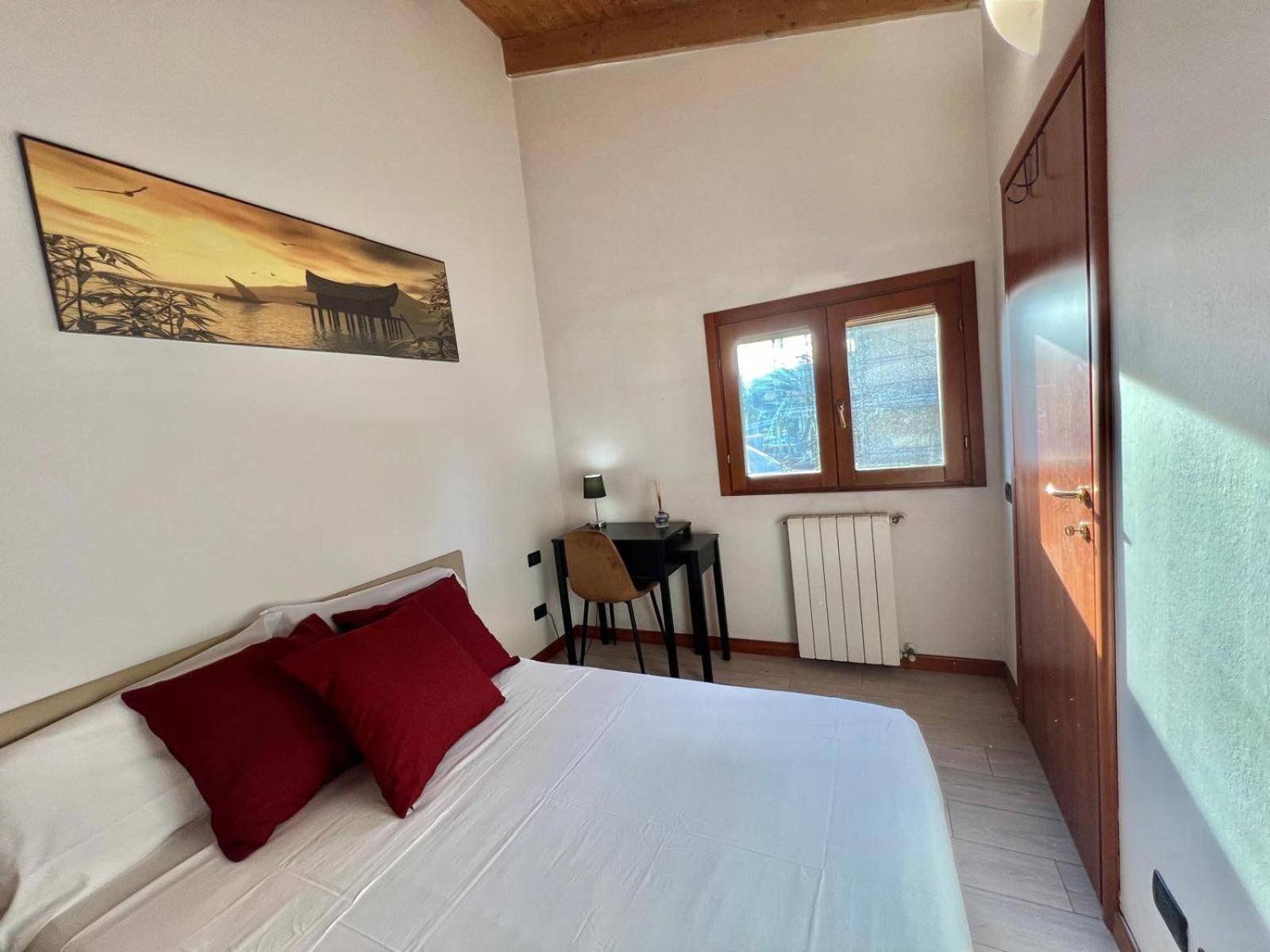 Moderno Con Design Caldo E Accogliente, Con Parcheggio Gratuito E Balcone Privato, Vicino A Fiere, Eventi E Concerti Appartamento Milano