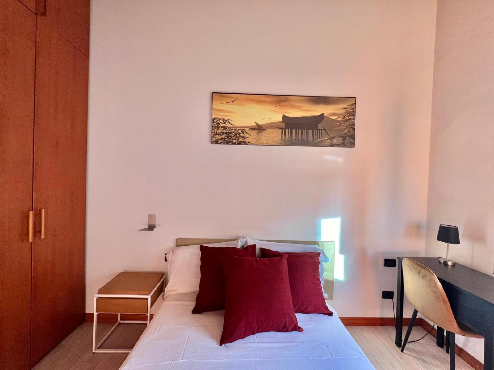 Moderno Con Design Caldo E Accogliente, Con Parcheggio Gratuito E Balcone Privato, Vicino A Fiere, Eventi E Concerti Milano